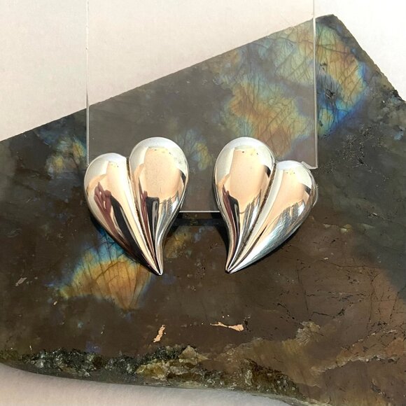 Sterling Silver 925 1.19" Asymmetrical Curved Puffy Heart Stud Earrings - Picture 5 of 16